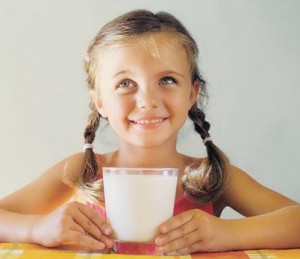 Стакан молока способен взбодрить человека